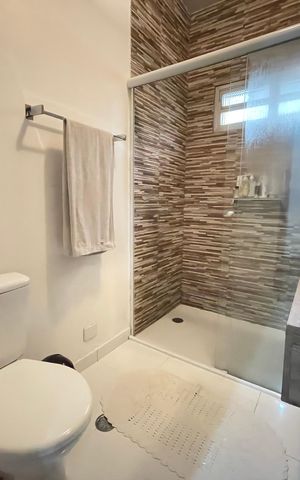 Casa para alugar com 917m², 3 quartos e 6 vagas Casa para alugar com 917m², 3 quartos e 6 vagasBanheiro 1