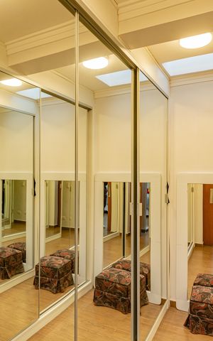 Casa à venda com 320m², 3 quartos e 3 vagas Casa à venda com 320m², 3 quartos e 3 vagasCloset da suíte 1