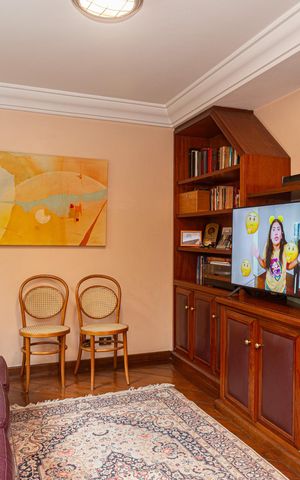 Apartamento à venda com 220m², 3 quartos e 3 vagas Apartamento à venda com 220m², 3 quartos e 3 vagasSala de TV