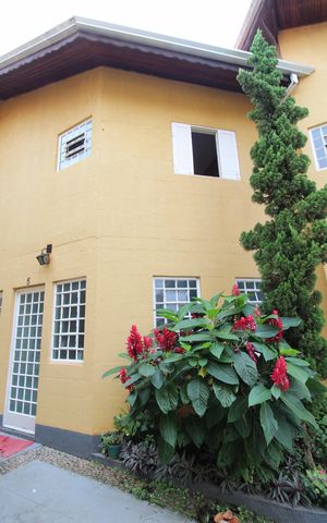 Casa para alugar com 110m², 2 quartos e 1 vagaFachada