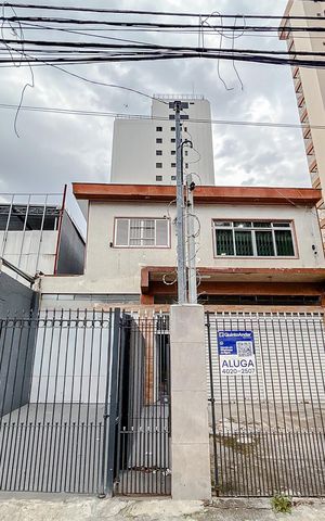 Casa para alugar com 500m², 5 quartos e 2 vagasFachada com Plaquinha