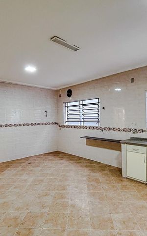 Casa para alugar com 500m², 5 quartos e 2 vagasCozinha