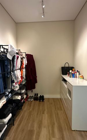 Casa de condomínio à venda com 196m², 3 quartos e 4 vagas Casa de condomínio à venda com 196m², 3 quartos e 4 vagasCloset da suíte 3