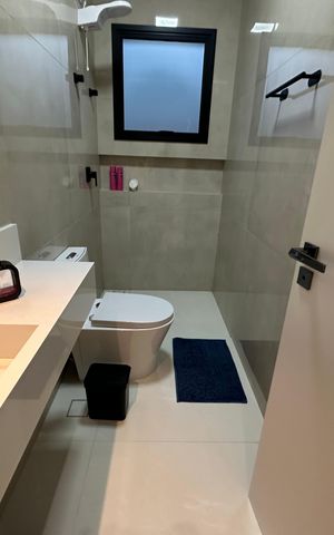 Casa de condomínio à venda com 196m², 3 quartos e 4 vagas Casa de condomínio à venda com 196m², 3 quartos e 4 vagasBanheiro da Suíte 1