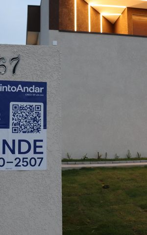 Casa de condomínio à venda com 196m², 3 quartos e 4 vagas Casa de condomínio à venda com 196m², 3 quartos e 4 vagasFachada