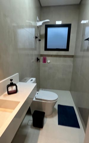 Casa de condomínio à venda com 196m², 3 quartos e 4 vagas Casa de condomínio à venda com 196m², 3 quartos e 4 vagasBanheiro da Suíte 1