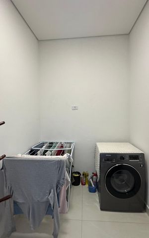 Casa de condomínio à venda com 196m², 3 quartos e 4 vagas Casa de condomínio à venda com 196m², 3 quartos e 4 vagasÁrea de Serviço