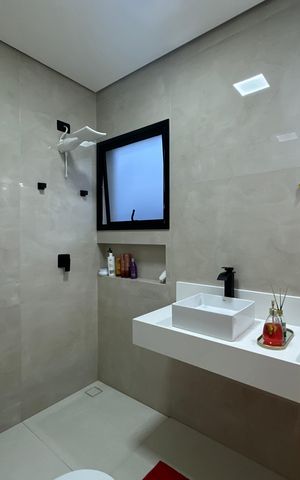Casa de condomínio à venda com 196m², 3 quartos e 4 vagas Casa de condomínio à venda com 196m², 3 quartos e 4 vagasBanheiro da Suíte 3