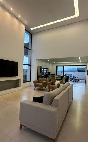 Casa de condomínio à venda com 196m², 3 quartos e 4 vagas Casa de condomínio à venda com 196m², 3 quartos e 4 vagasSala