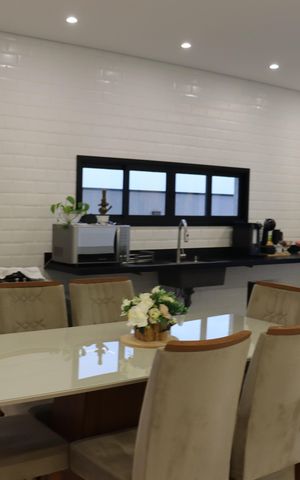 Casa de condomínio à venda com 196m², 3 quartos e 4 vagas Casa de condomínio à venda com 196m², 3 quartos e 4 vagasCozinha