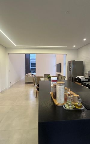 Casa de condomínio à venda com 196m², 3 quartos e 4 vagas Casa de condomínio à venda com 196m², 3 quartos e 4 vagasCozinha