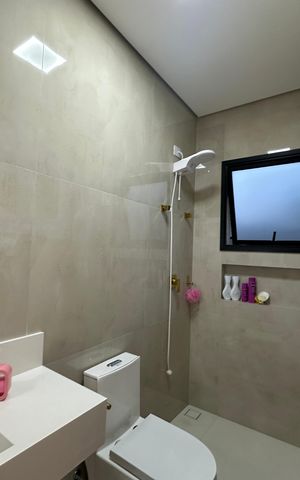Casa de condomínio à venda com 196m², 3 quartos e 4 vagas Casa de condomínio à venda com 196m², 3 quartos e 4 vagasBanheiro da Suíte 2