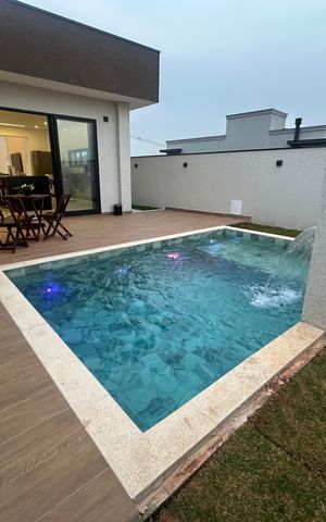 Casa de condomínio à venda com 196m², 3 quartos e 4 vagas Casa de condomínio à venda com 196m², 3 quartos e 4 vagasPiscina