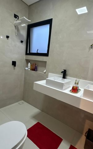 Casa de condomínio à venda com 196m², 3 quartos e 4 vagas Casa de condomínio à venda com 196m², 3 quartos e 4 vagasBanheiro da Suíte 3