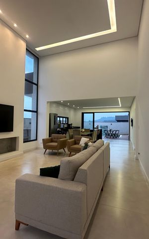Casa de condomínio à venda com 196m², 3 quartos e 4 vagas Casa de condomínio à venda com 196m², 3 quartos e 4 vagasSala