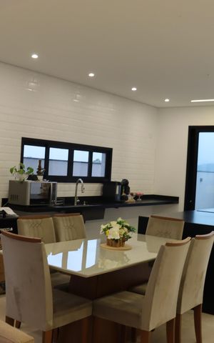 Casa de condomínio à venda com 196m², 3 quartos e 4 vagas Casa de condomínio à venda com 196m², 3 quartos e 4 vagasCozinha