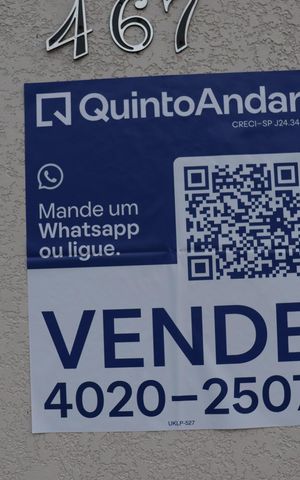 Casa de condomínio à venda com 196m², 3 quartos e 4 vagas Casa de condomínio à venda com 196m², 3 quartos e 4 vagasFachada
