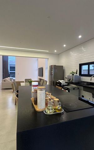 Casa de condomínio à venda com 196m², 3 quartos e 4 vagas Casa de condomínio à venda com 196m², 3 quartos e 4 vagasCozinha