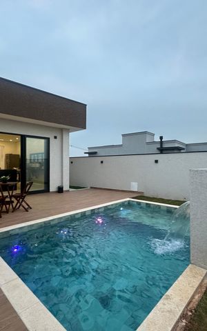 Casa de condomínio à venda com 196m², 3 quartos e 4 vagas Casa de condomínio à venda com 196m², 3 quartos e 4 vagasPiscina