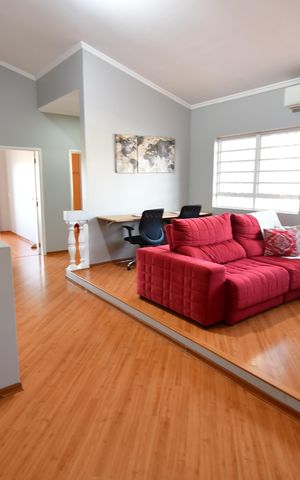 Casa à venda com 240m², 3 quartos e 4 vagasSala de TV