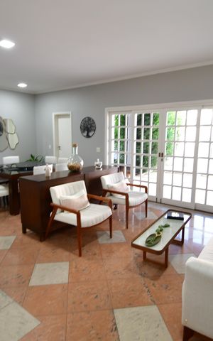 Casa à venda com 240m², 3 quartos e 4 vagasSala