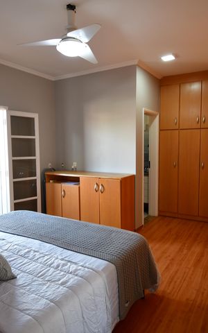Casa à venda com 240m², 3 quartos e 4 vagasQuarto 3 - Suíte