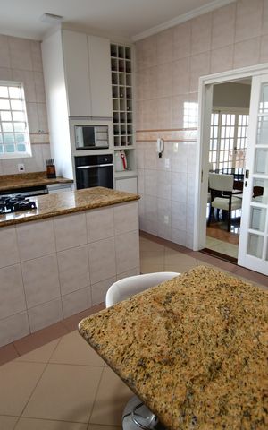 Casa à venda com 240m², 3 quartos e 4 vagasCozinha