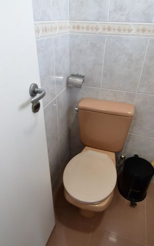 Casa à venda com 240m², 3 quartos e 4 vagasBanheiro de serviço