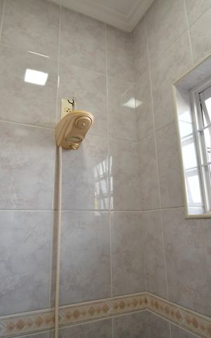 Casa à venda com 240m², 3 quartos e 4 vagasBanheiro de serviço