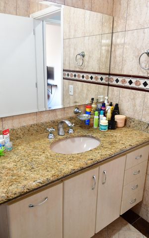 Casa à venda com 240m², 3 quartos e 4 vagasBanheiro Social