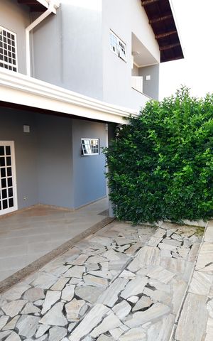 Casa à venda com 240m², 3 quartos e 4 vagasQuintal