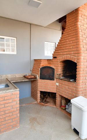 Casa à venda com 240m², 3 quartos e 4 vagasChurrasqueira