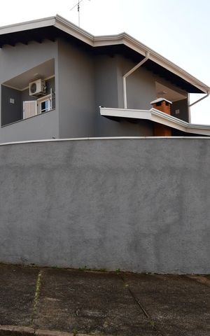 Casa à venda com 240m², 3 quartos e 4 vagasFachada