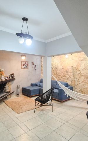 Casa à venda com 200m², 3 quartos e 2 vagas Casa à venda com 200m², 3 quartos e 2 vagassala