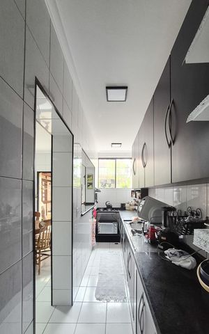Casa à venda com 200m², 3 quartos e 2 vagas Casa à venda com 200m², 3 quartos e 2 vagasCozinha