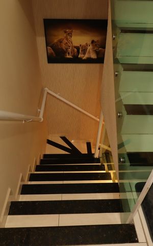 Casa à venda com 1000m², 4 quartos e 2 vagasEscada
