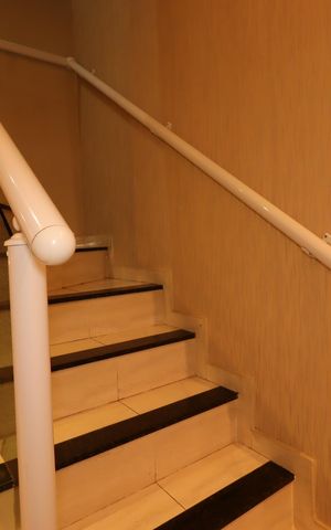 Casa à venda com 1000m², 4 quartos e 2 vagasEscada