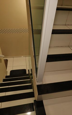 Casa à venda com 1000m², 4 quartos e 2 vagasEscada