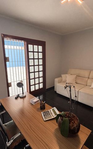 Casa à venda com 280m², 3 quartos e 4 vagas Casa à venda com 280m², 3 quartos e 4 vagasEscritório