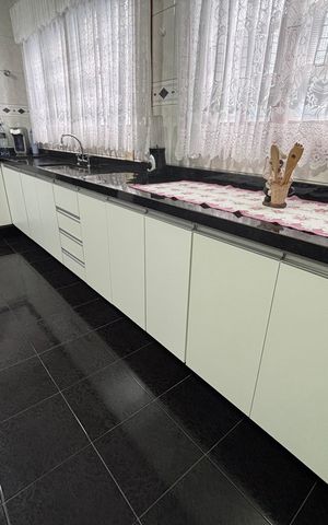 Casa à venda com 280m², 3 quartos e 4 vagas Casa à venda com 280m², 3 quartos e 4 vagasCozinha