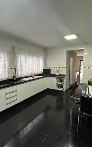 Casa à venda com 280m², 3 quartos e 4 vagas Casa à venda com 280m², 3 quartos e 4 vagasCozinha