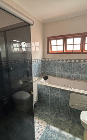 Casa à venda com 280m², 3 quartos e 4 vagas Casa à venda com 280m², 3 quartos e 4 vagasBanheiro da Suíte 1