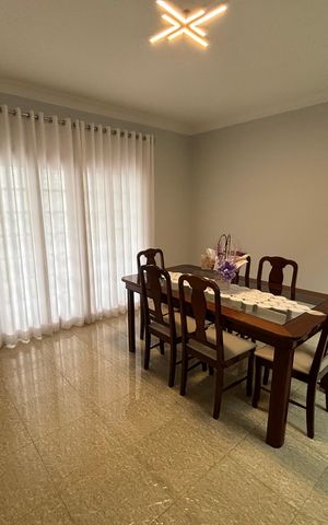 Casa à venda com 280m², 3 quartos e 4 vagas Casa à venda com 280m², 3 quartos e 4 vagasSala de Jantar