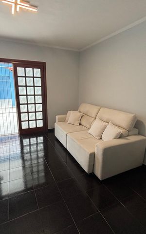 Casa à venda com 280m², 3 quartos e 4 vagas Casa à venda com 280m², 3 quartos e 4 vagasEscritório