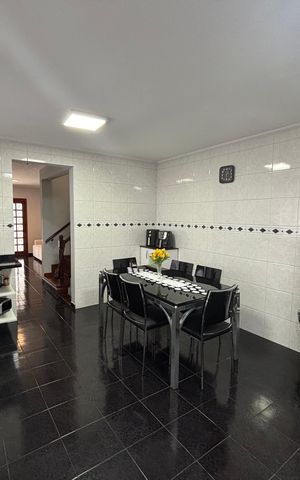 Casa à venda com 280m², 3 quartos e 4 vagas Casa à venda com 280m², 3 quartos e 4 vagasCozinha