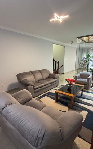 Casa à venda com 280m², 3 quartos e 4 vagas Casa à venda com 280m², 3 quartos e 4 vagasSala