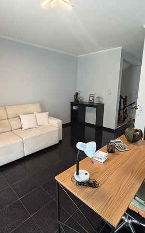 Casa à venda com 280m², 3 quartos e 4 vagas Casa à venda com 280m², 3 quartos e 4 vagasEscritório