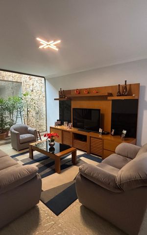 Casa à venda com 280m², 3 quartos e 4 vagas Casa à venda com 280m², 3 quartos e 4 vagasSala
