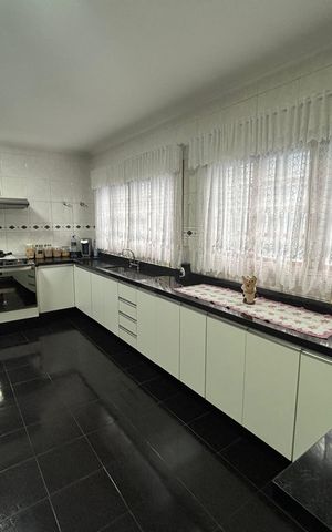 Casa à venda com 280m², 3 quartos e 4 vagas Casa à venda com 280m², 3 quartos e 4 vagasCozinha