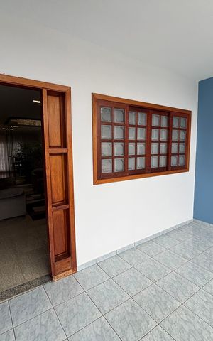 Casa à venda com 280m², 3 quartos e 4 vagas Casa à venda com 280m², 3 quartos e 4 vagasVaranda